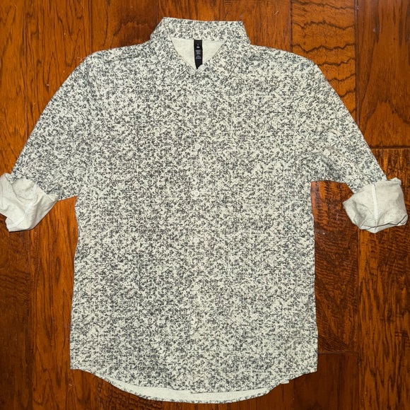 Lululemon Commision Long Sleeve Shirt in Green Fern / Smoked Spruce - Picture 10 of 15